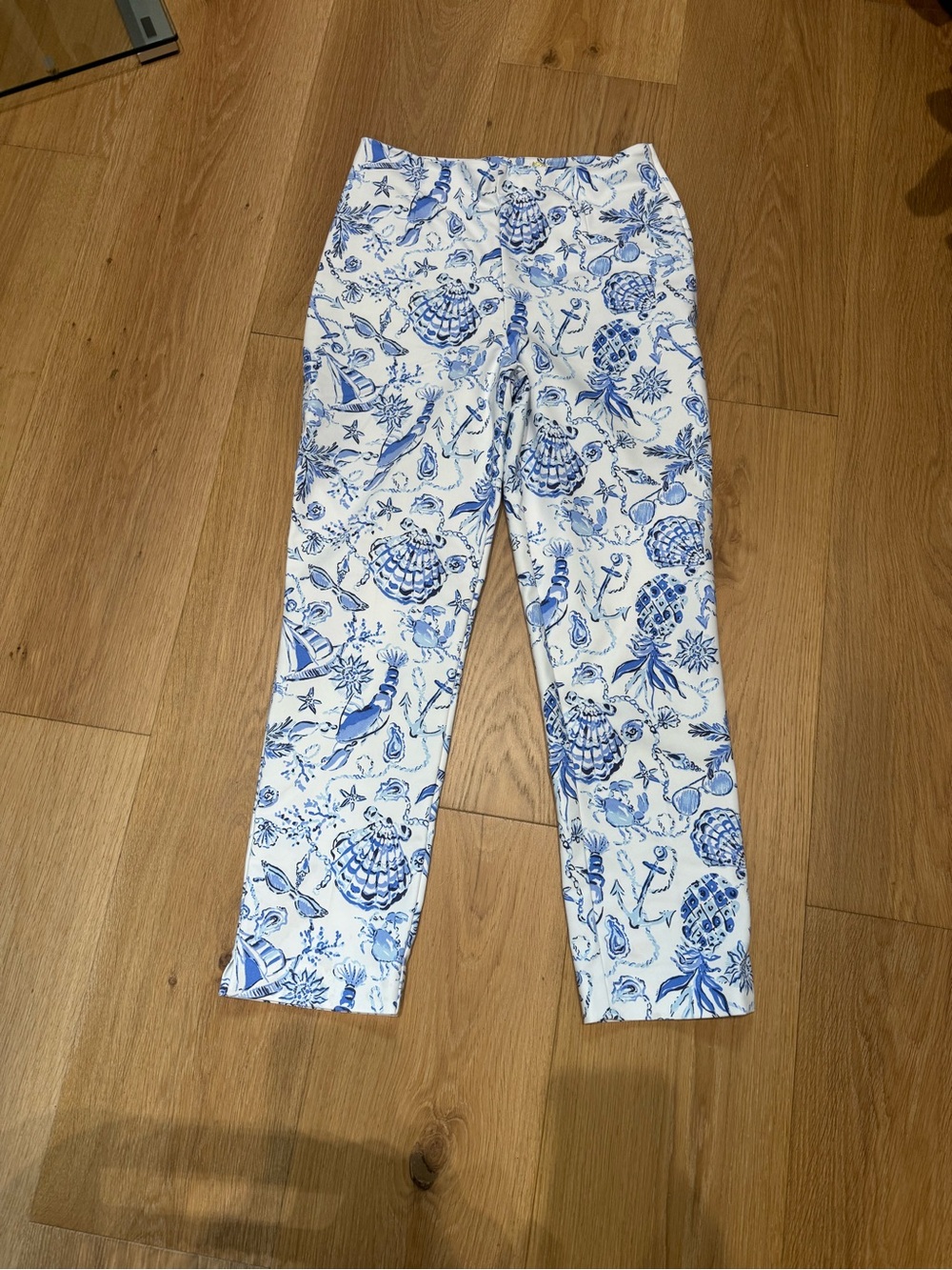 Lilly Pulitzer White & Blue Shell-Print Pants